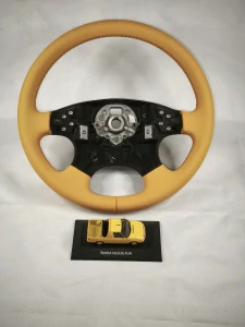 Kožený čtyřramenný volant Felicia Fun